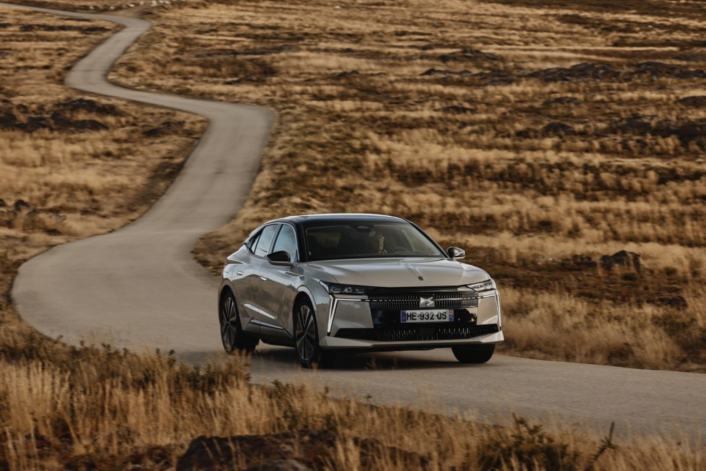 Image DS DS N°4 E-Tense 213 Etoile Alcantara