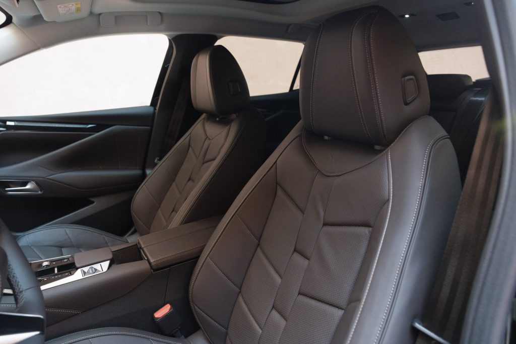 Le nec plus ultra de DS reste bien entendu l'iconique bracelet de montre, incontournable.