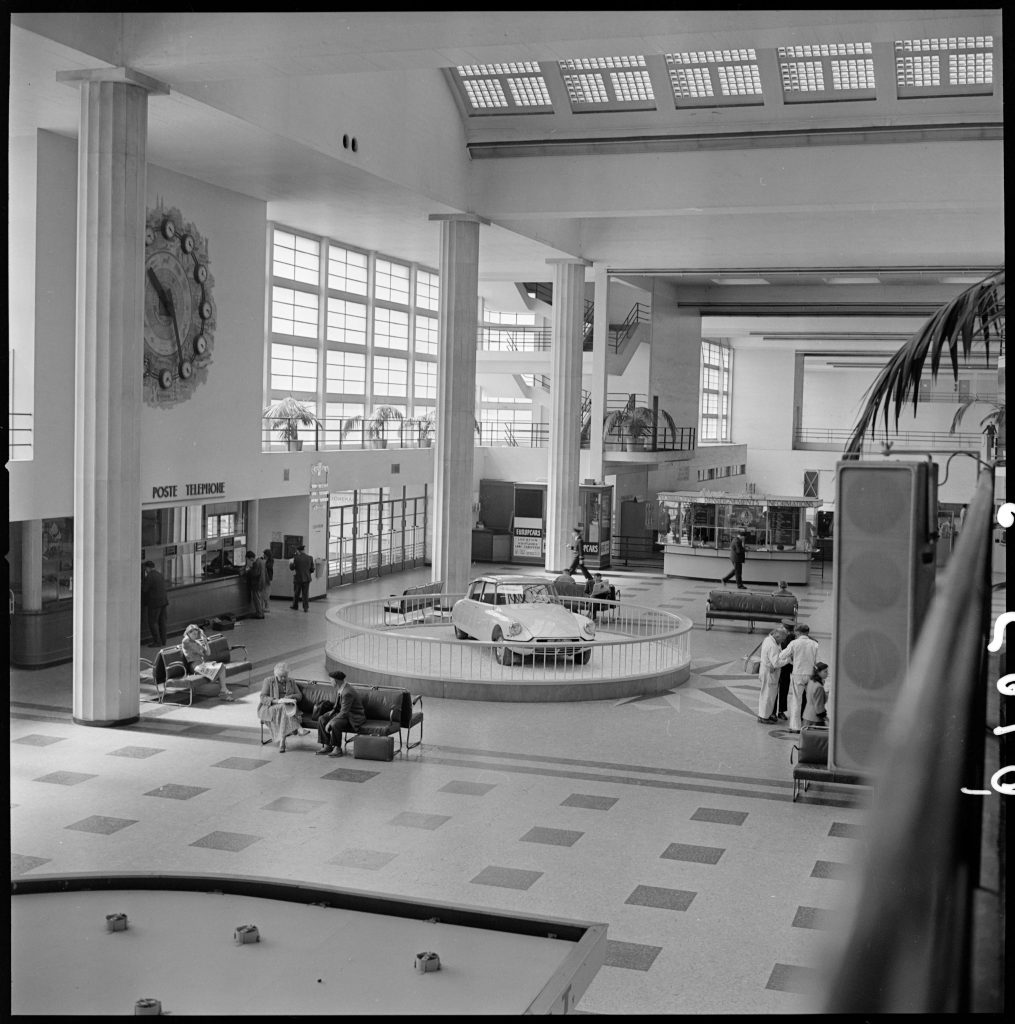 (C) DS Automobiles (C) DS Automobiles