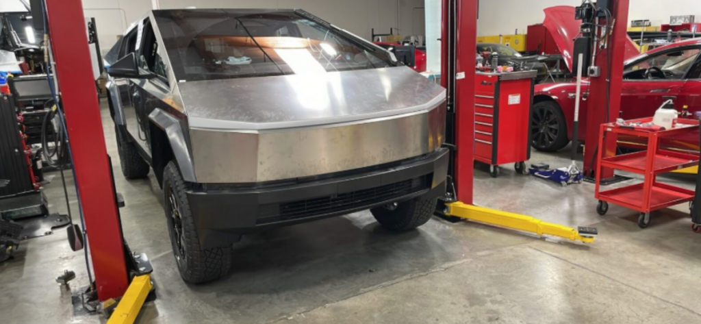 Tesla multiplie les rappels du Cybertruck, un modèle sous pression