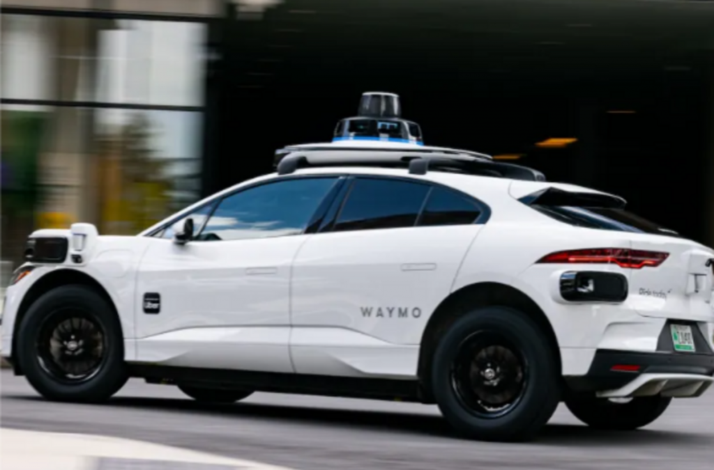 Waymo rappelle ses voitures autonomes après des incidents avec des bus scolaires