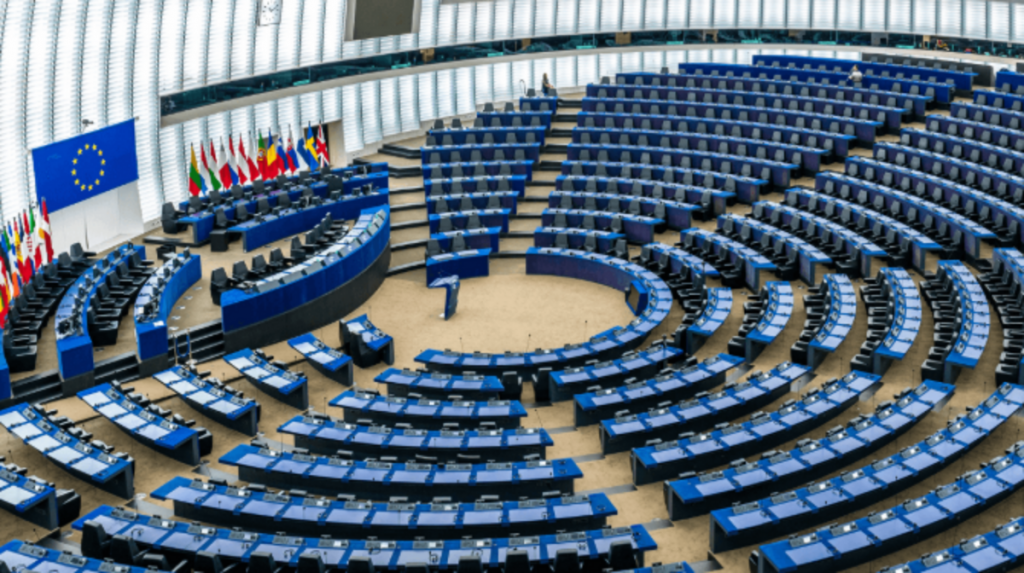 L’UE abandonne l’interdiction des moteurs à combustion en 2035