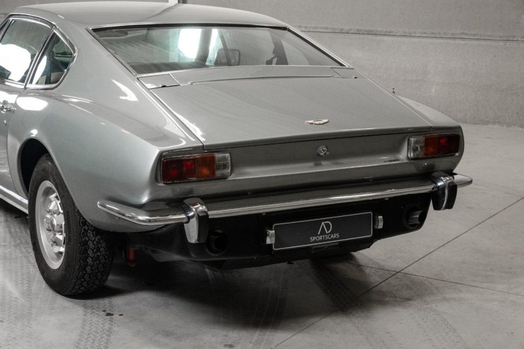 Cette rare Aston Martin V8 de 1977 totalement restaur&eacute;e est actuellement &agrave; vendre