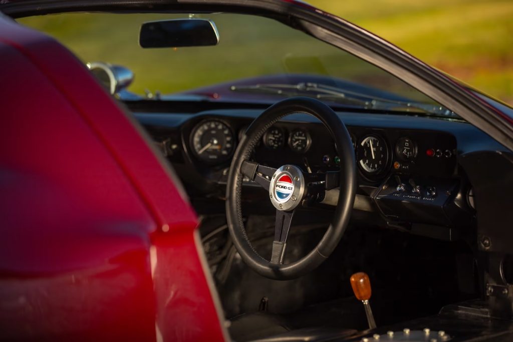 Cette Ford GT40 MkI de 1965 pilotée par Carroll Shelby est à vendre