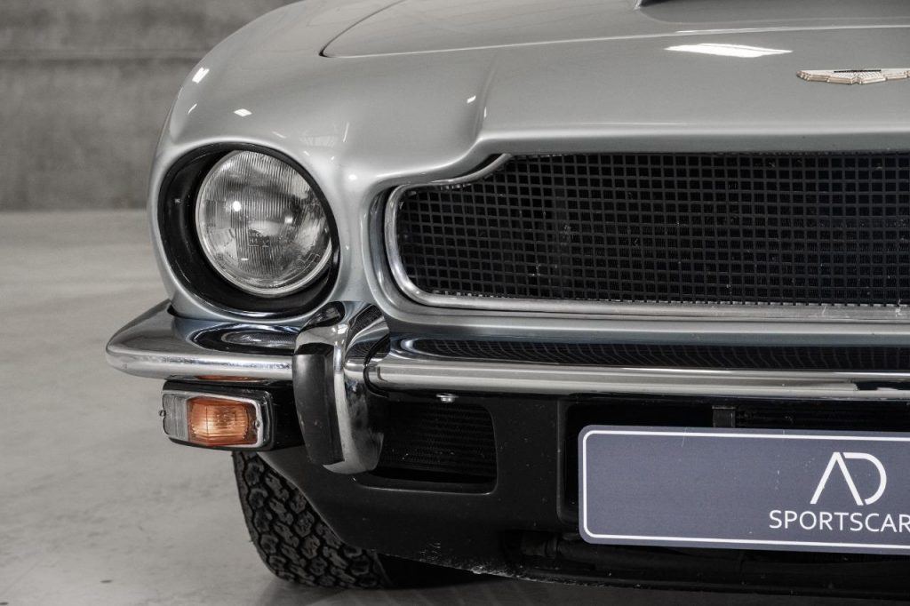 Cette rare Aston Martin V8 de 1977 totalement restaurée est actuellement à vendre