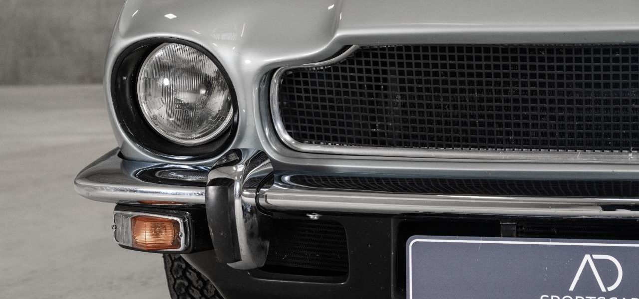 Cette rare Aston Martin V8 de 1977 totalement restaur&eacute;e est actuellement &agrave; vendre