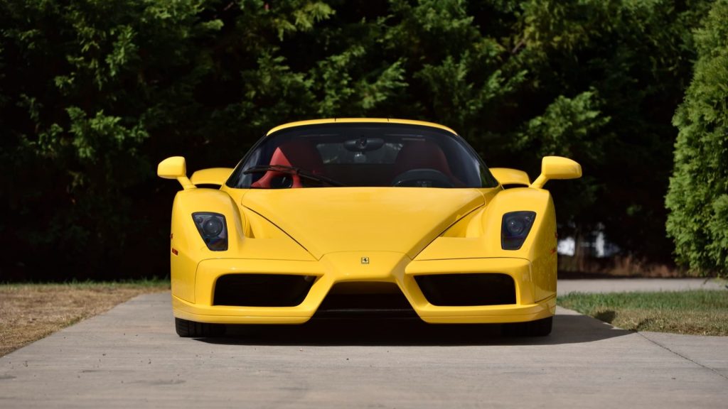 Cette Ferrari Enzo Jaune quasi neuve vient de battre un nouveau record