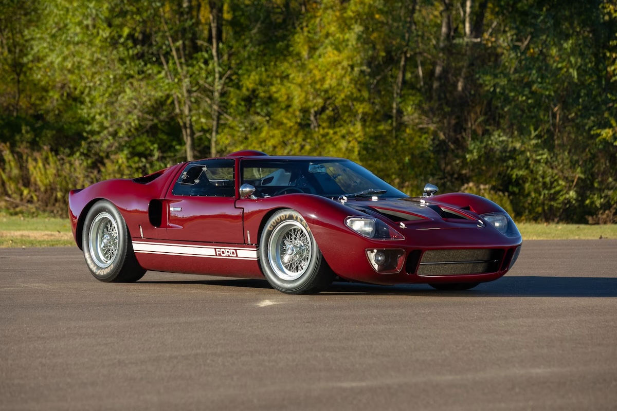 Cette Ford GT40 MkI de 1965 pilot&eacute;e par Carroll Shelby est &agrave; vendre