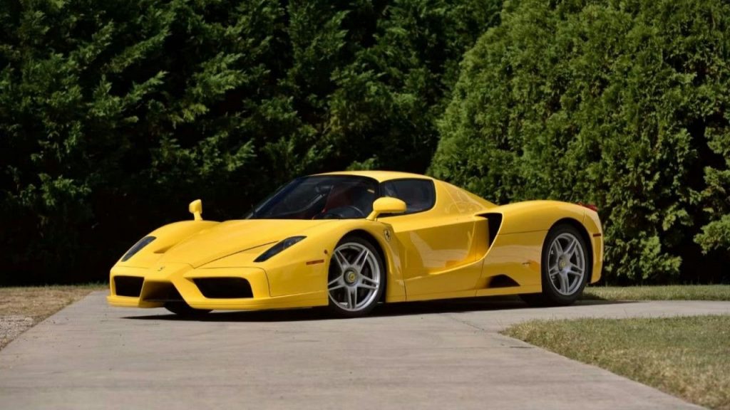 Cette Ferrari Enzo Jaune quasi neuve vient de battre un nouveau record