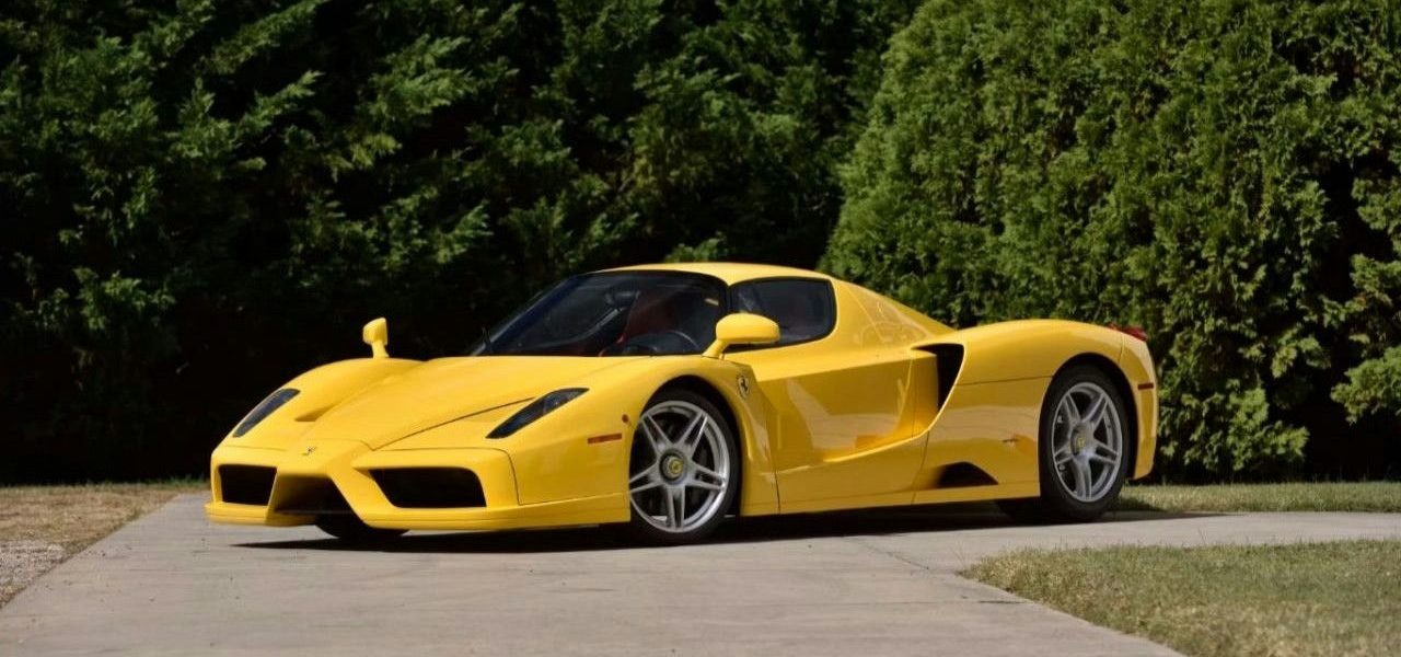 Cette Ferrari Enzo Jaune quasi neuve vient de battre un nouveau record