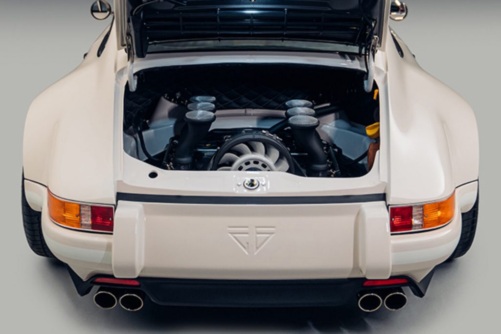 Moins lourde qu'une GT3 RS, cette Porsche 964 d&eacute;veloppe 400 chevaux