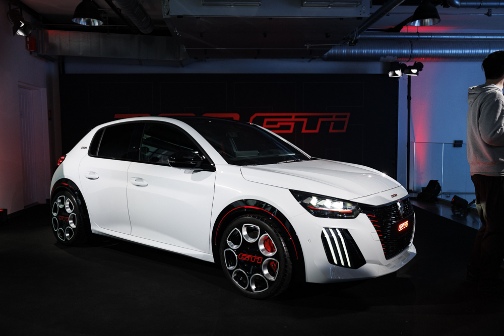 Peugeot E-208 GTi, Paris