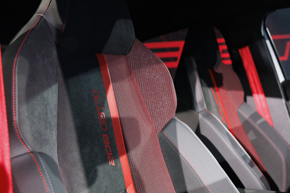 Peugeot E-208 GTi, Paris