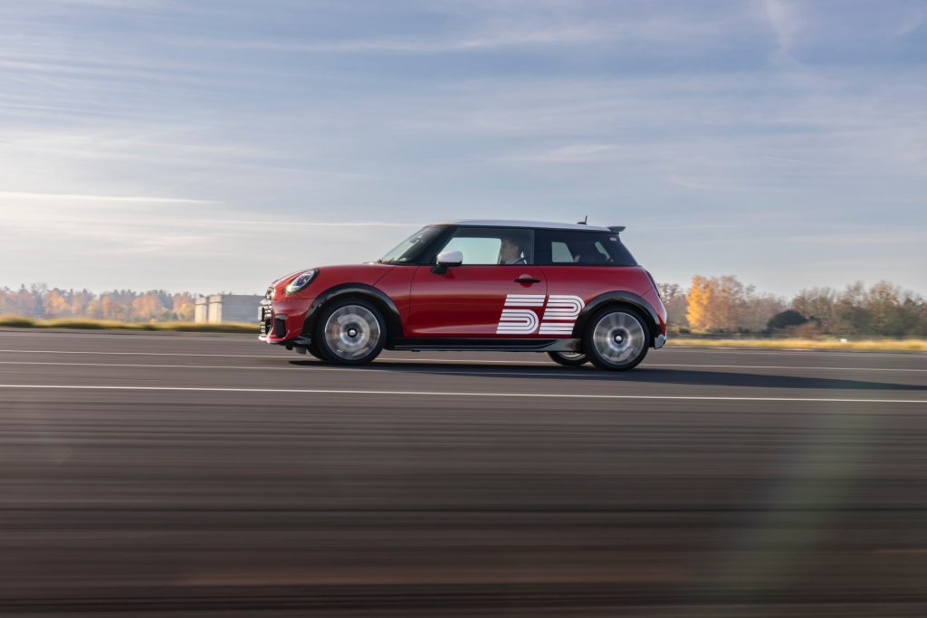Mini_1965-Victory-Edition_03