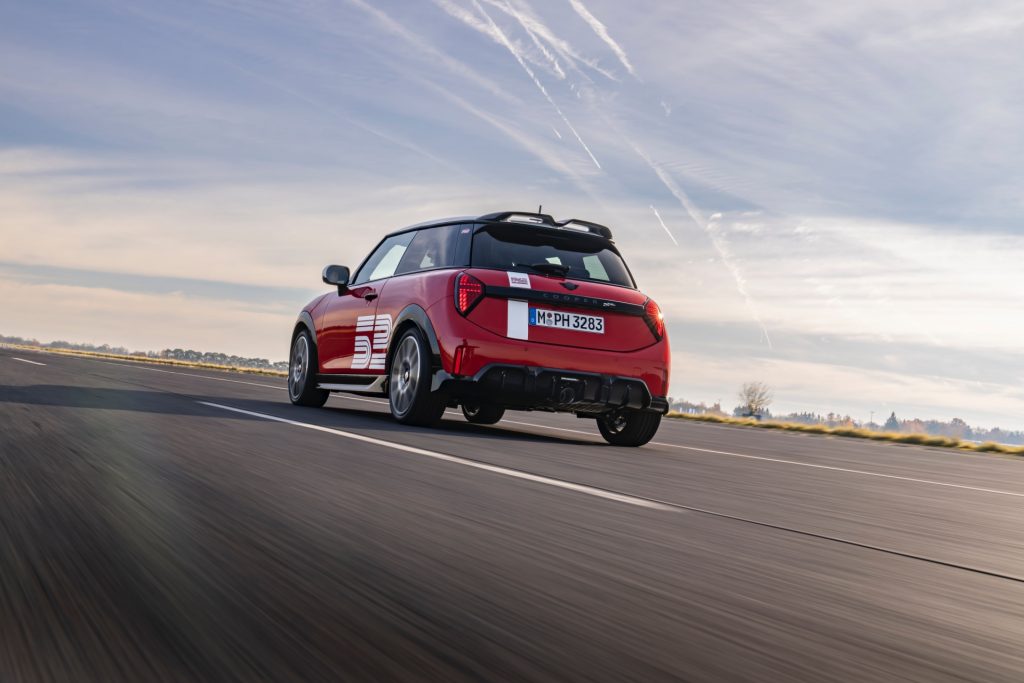 Mini_1965-Victory-Edition_04