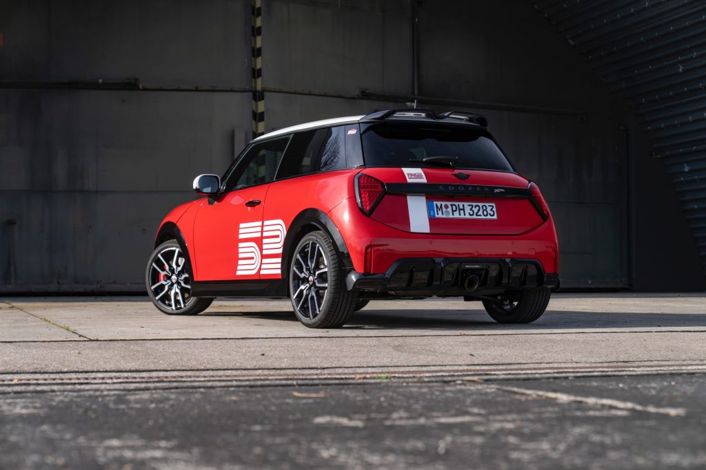 Mini_1965-Victory-Edition_09