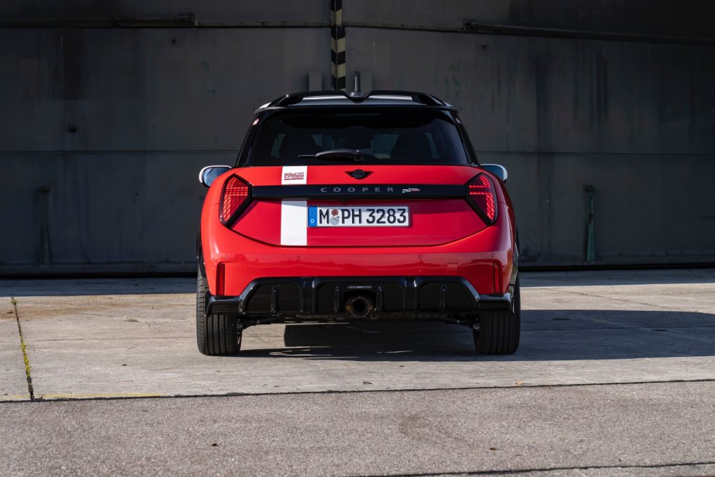 Mini_1965-Victory-Edition_10