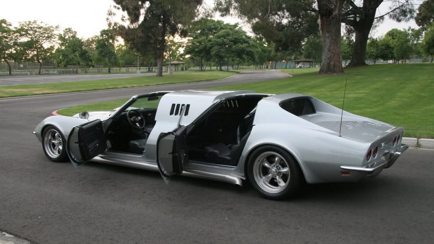 Une Corvette C3 transform&eacute;e en limousine &agrave; 98 000 $ affole les r&eacute;seaux