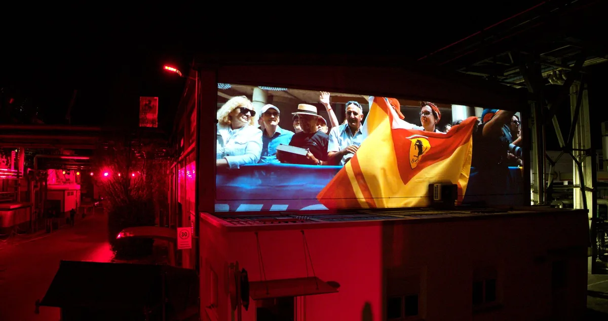 Ferrari verse 14 900 euros de bonus à ses salariés : la recette d'une réussite exemplaire Ferrari verse 14 900 euros de bonus à ses salariés : la recette d'une réussite exemplaire