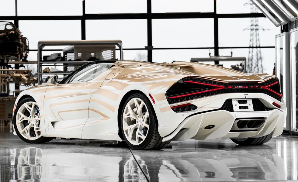 « La Perle Rare » : combien coûte vraiment cette Bugatti unique au monde avec sa peinture à l'or ? « La Perle Rare » : combien coûte vraiment cette Bugatti unique au monde avec sa peinture à l'or ?