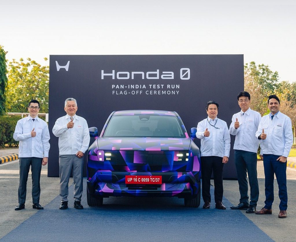 Honda 0 α sur les routes indiennes