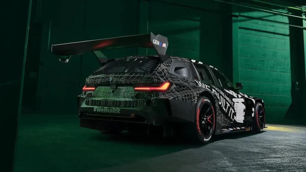 BMW sort son break de 510 chevaux des routes pour l'emmener en compétition, et ce n’est plus un poisson d’avril