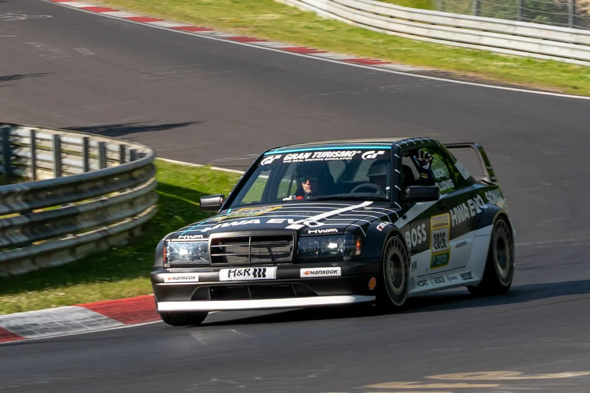 Cette Mercedes des ann&eacute;es 90 revient en comp&eacute;tition boost&eacute;e &agrave; 550 chevaux