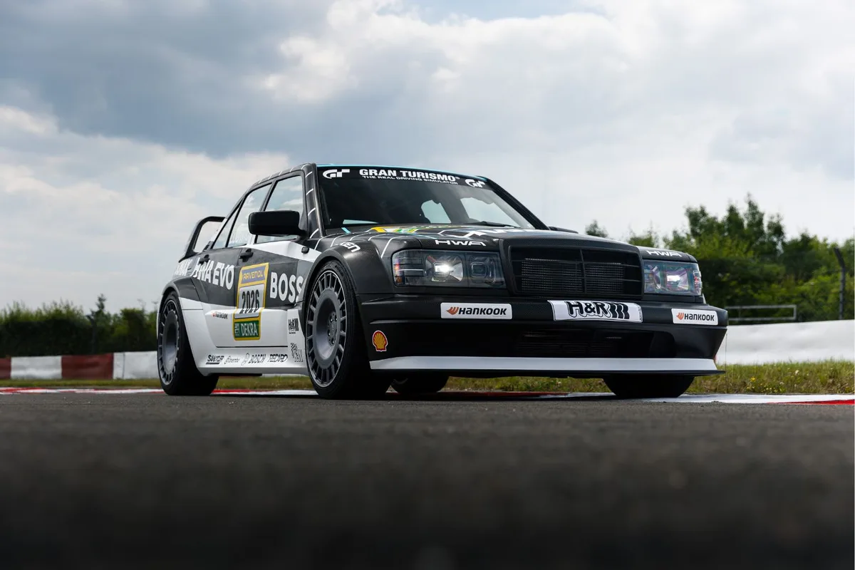 Cette Mercedes des ann&eacute;es 90 revient en comp&eacute;tition boost&eacute;e &agrave; 550 chevaux