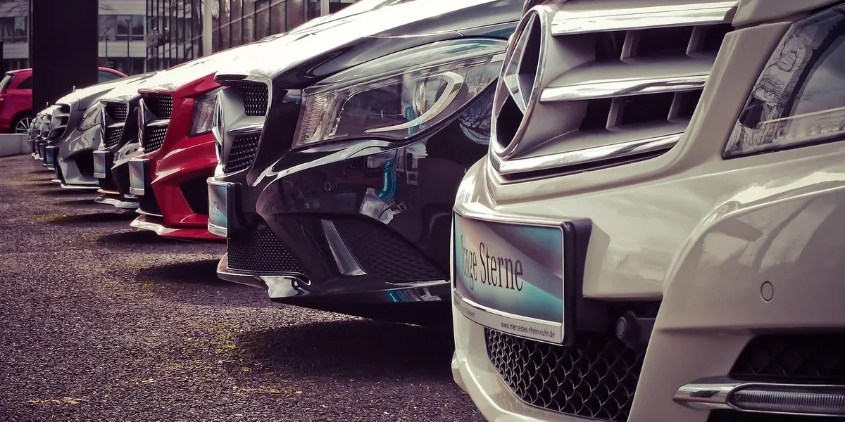 Vendre sa voiture &agrave; un professionnel ou un particulier : avantages et inconv&eacute;nients