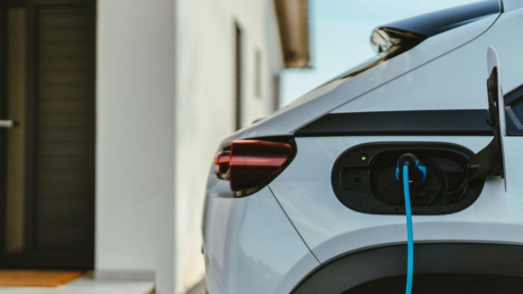 Changer son contrat d'électricité avec une voiture électrique