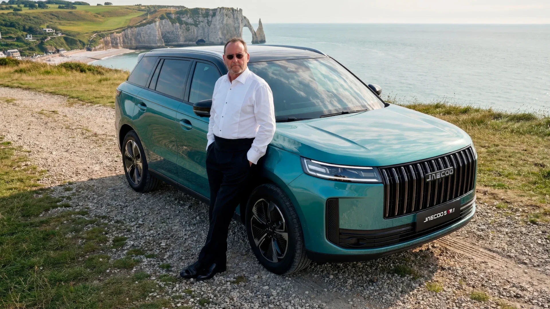 Jean Reno prête son image à JAECOO pour le lancement de la marque en France