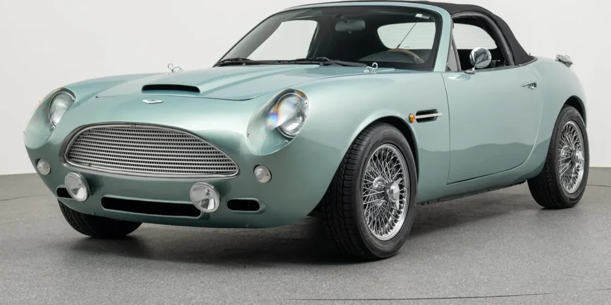 Cette &laquo; Aston Martin &raquo; vendue 23 000$ est en r&eacute;alit&eacute; .. une Mazda MX-5 modifi&eacute;e