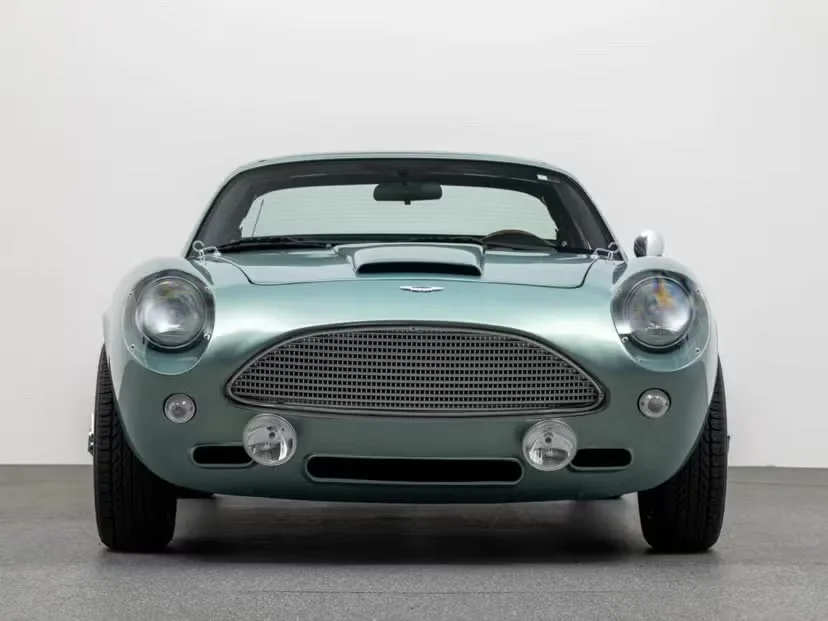 Cette &laquo; Aston Martin &raquo; vendue 23 000$ est en r&eacute;alit&eacute; .. une Mazda MX-5 modifi&eacute;e