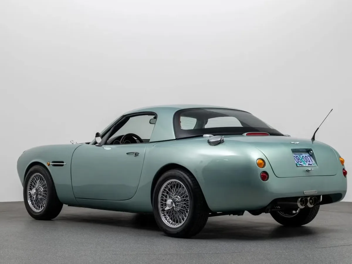 Cette &laquo; Aston Martin &raquo; vendue 23 000$ est en r&eacute;alit&eacute; .. une Mazda MX-5 modifi&eacute;e