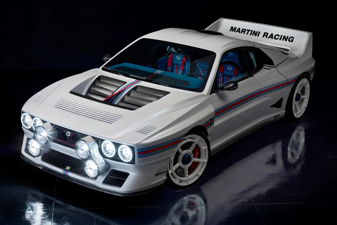 Cette Lancia 037 moderne cache 640 chevaux sous sa livr&eacute;e Martini