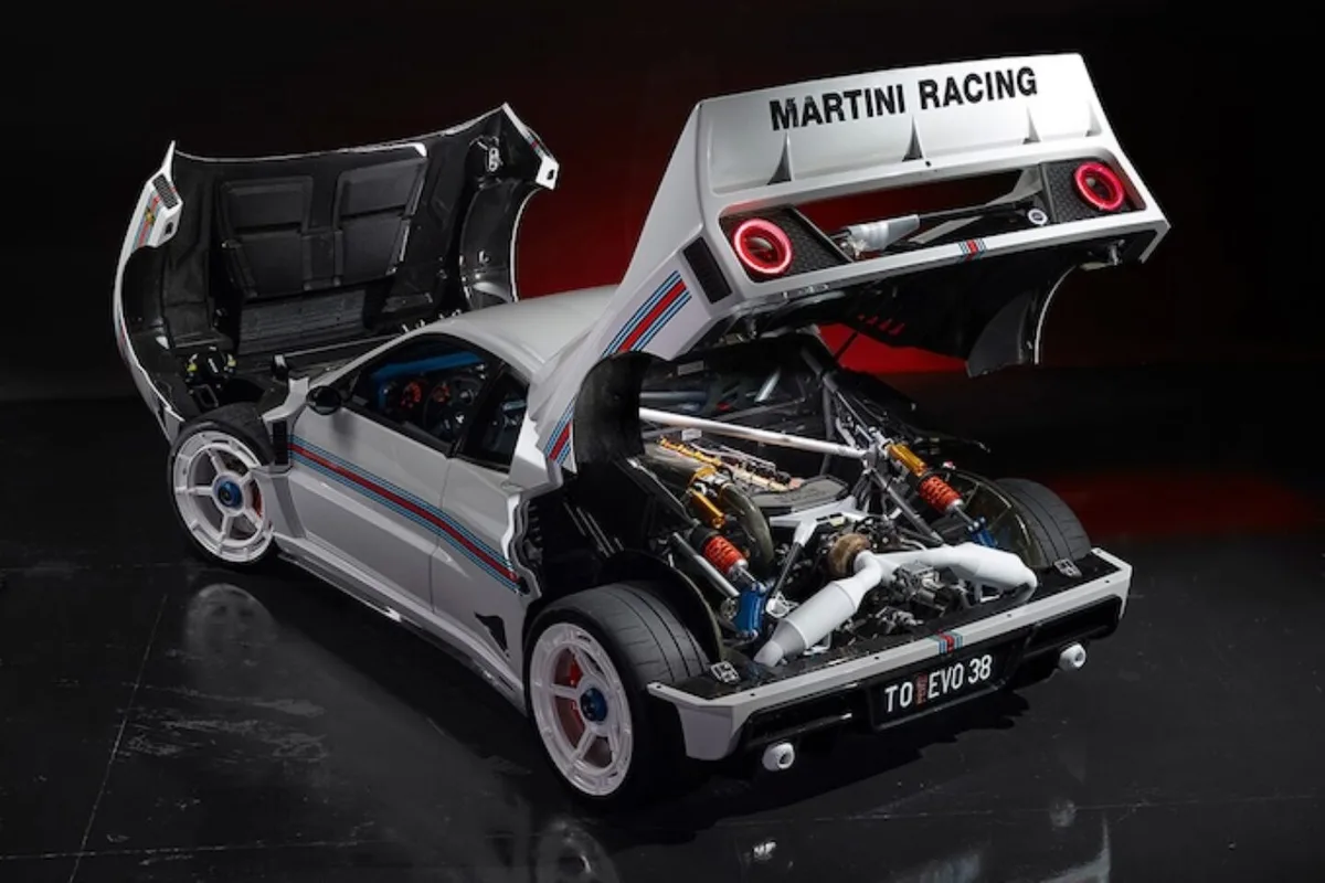 Cette Lancia 037 moderne cache 640 chevaux sous sa livr&eacute;e Martini