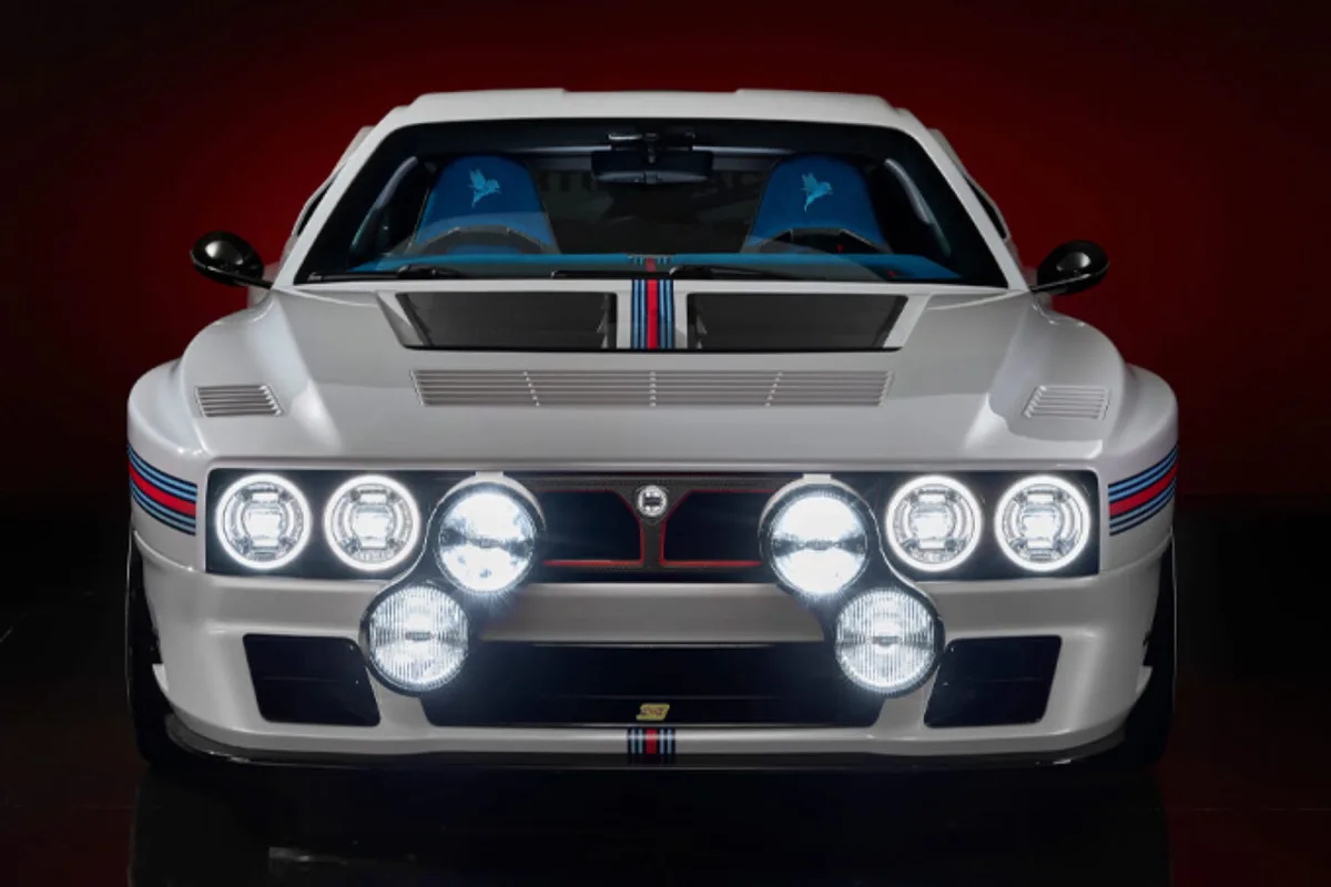 Cette Lancia 037 moderne cache 640 chevaux sous sa livr&eacute;e Martini