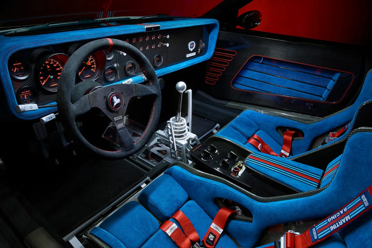 Cette Lancia 037 moderne cache 640 chevaux sous sa livr&eacute;e Martini