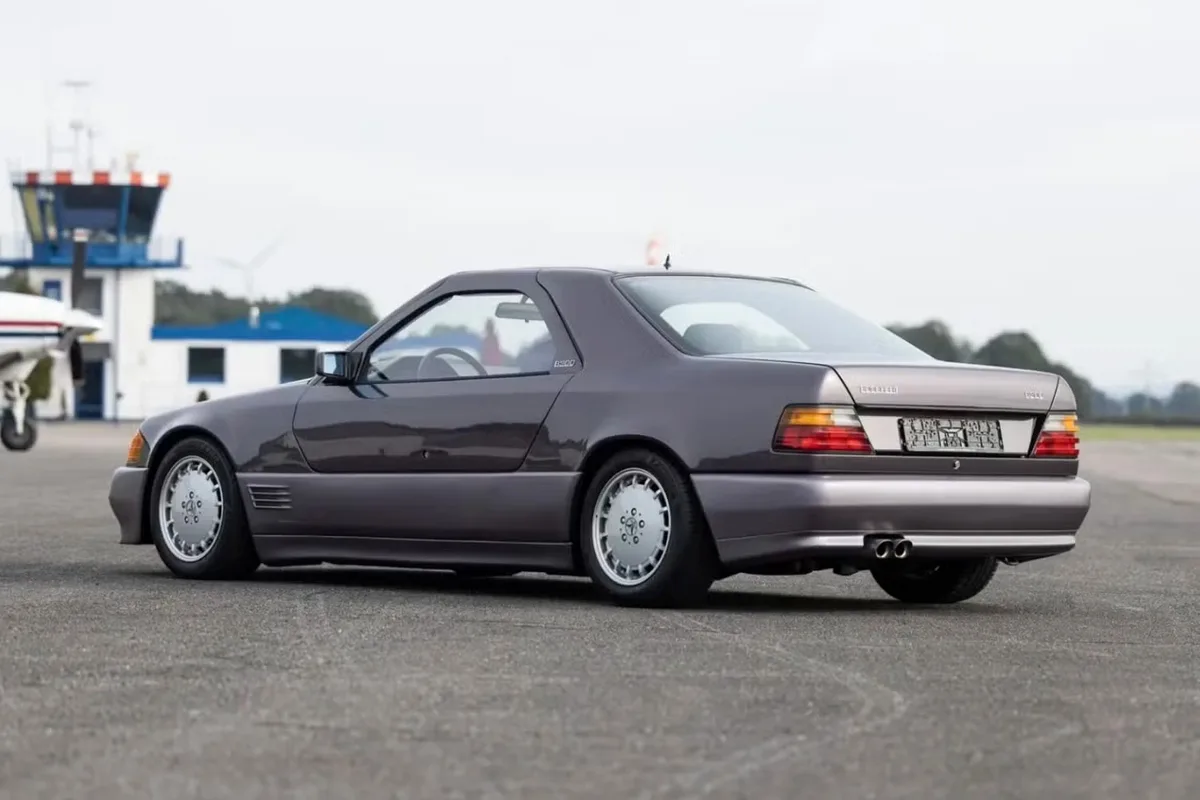 La Boschert B300 transforme une Mercedes 300 CE en Gullwing moderne