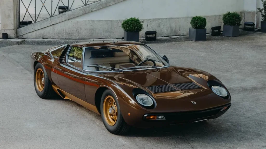 Lamborghini restaure une Miura SV 1972 pendant 3 ans : le résultat est parfait