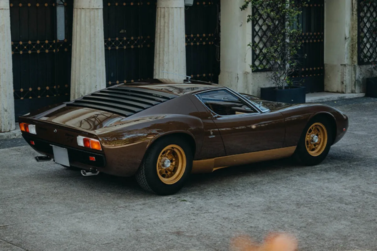 Lamborghini restaure une Miura SV 1972 pendant 3 ans : le résultat est parfait