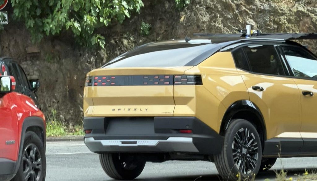 Le Fiat Grizzly Fastback en plein tournage, sans camouflage