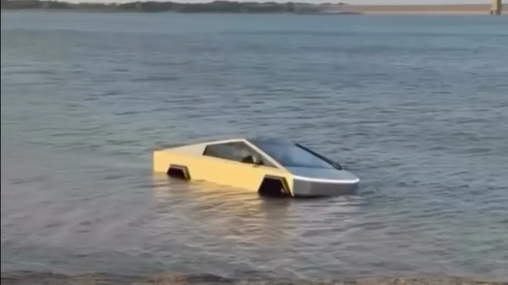 Il confond les capacit&eacute;s amphibies de son Tesla Cybertruck avec un vrai bateau