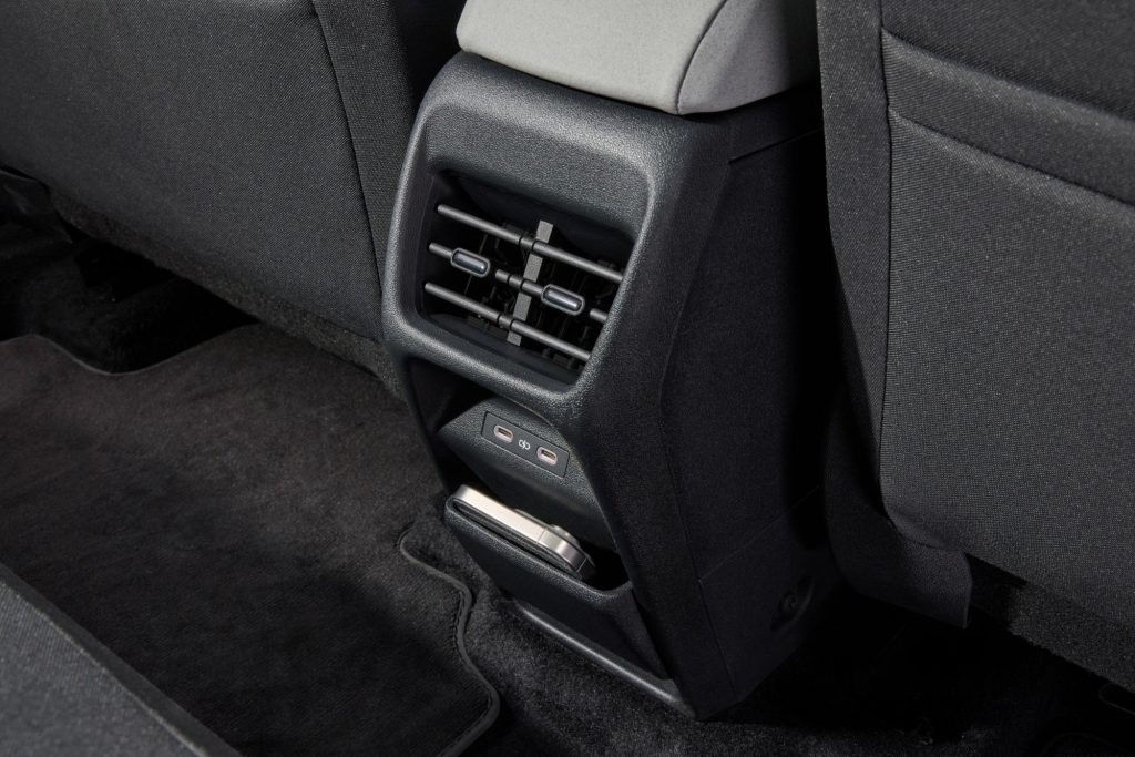 Epiq_selection_center_console_rear