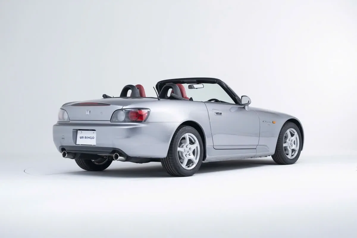 Avec 1000 kms au compteur, la Honda S2000 la plus préservée au monde est à vendre Avec 1000 kms au compteur, la Honda S2000 la plus préservée au monde est à vendre