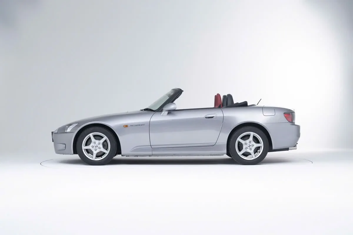 Avec 1000 kms au compteur, la Honda S2000 la plus préservée au monde est à vendre Avec 1000 kms au compteur, la Honda S2000 la plus préservée au monde est à vendre