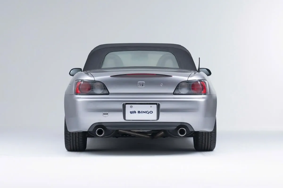Avec 1000 kms au compteur, la Honda S2000 la plus préservée au monde est à vendre Avec 1000 kms au compteur, la Honda S2000 la plus préservée au monde est à vendre
