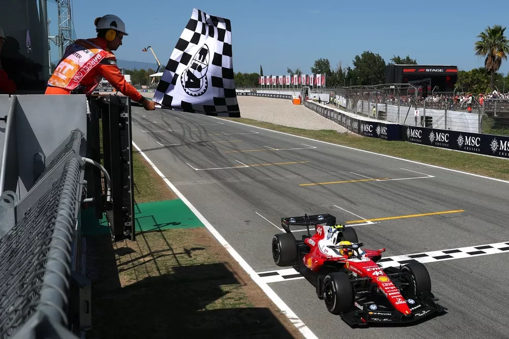 F1 2026 – GP Barcelone : Hamilton triomphe enfin en rouge !