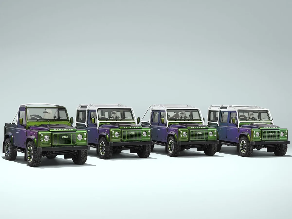 Un acheteur mystère commande quatre Defender V8 à peinture caméléon pour plus d’un million d'euros