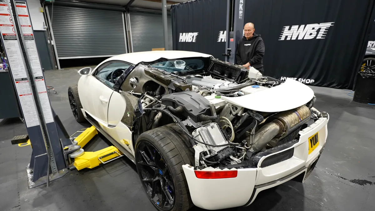 Un YouTuber révise sa Bugatti Veyron pour 1 600 $ au lieu de 25 000 $ en contournant le réseau officiel Un YouTuber révise sa Bugatti Veyron pour 1 600 $ au lieu de 25 000 $ en contournant le réseau officiel